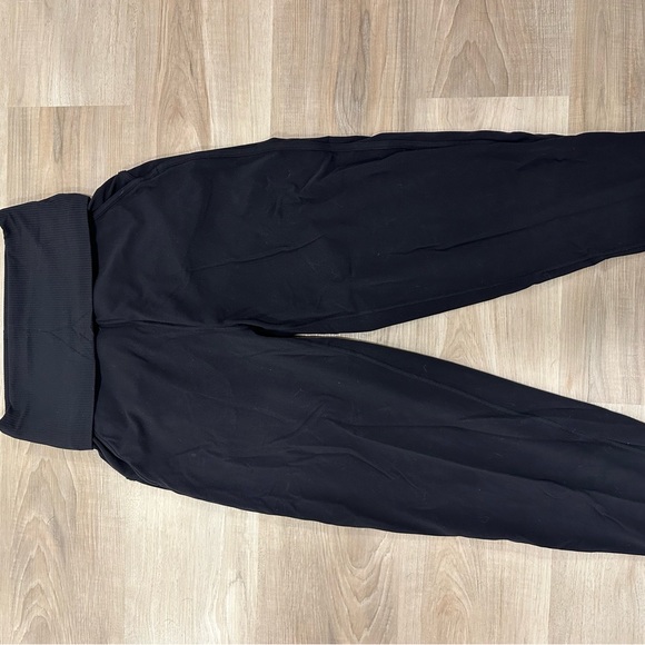 Lululemon Super High-Rise Ribbed Waist Align Crop - Picture 3 of 5